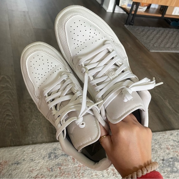 Air Jordan 1 Lows - Picture 2 of 3